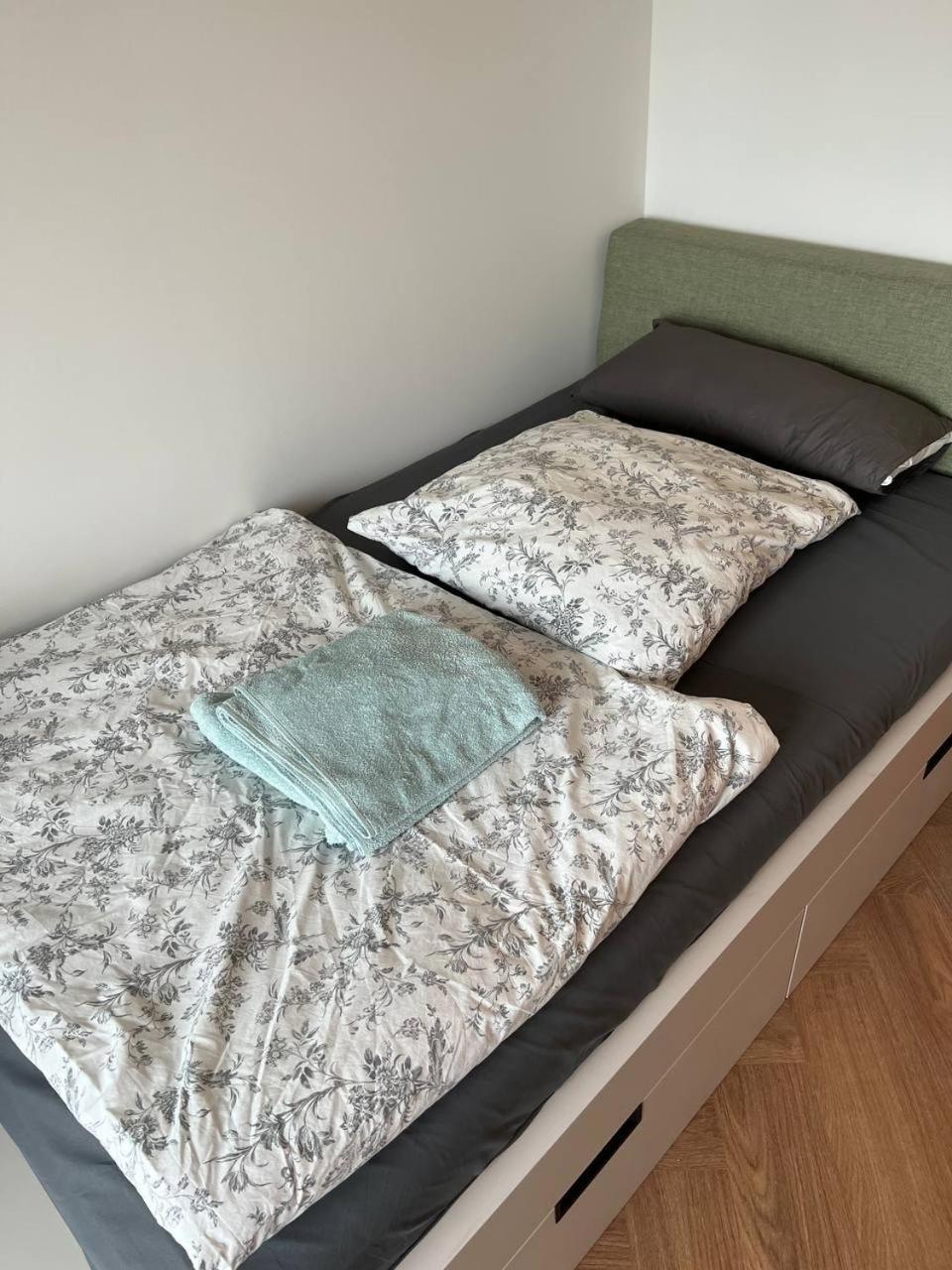Cozy Modern Studio Next To Easy Side Galley Berlín Exterior foto